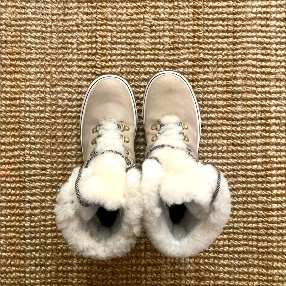 Pajar beige snow boots excellent quality and condition size 9